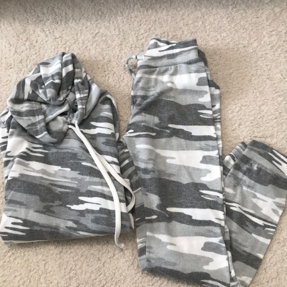 Gray army sweatsuit super soft